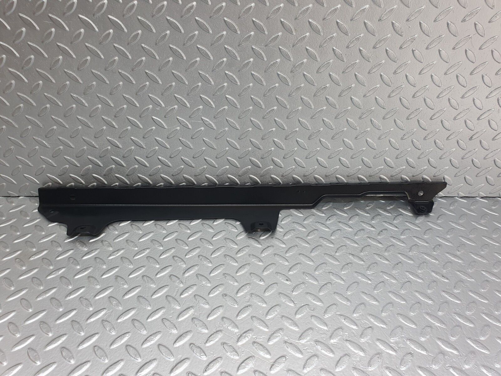 43717 Mercedes-Benz C126 380SEC Coupe Rear Window Channel Support Bracket Right Side