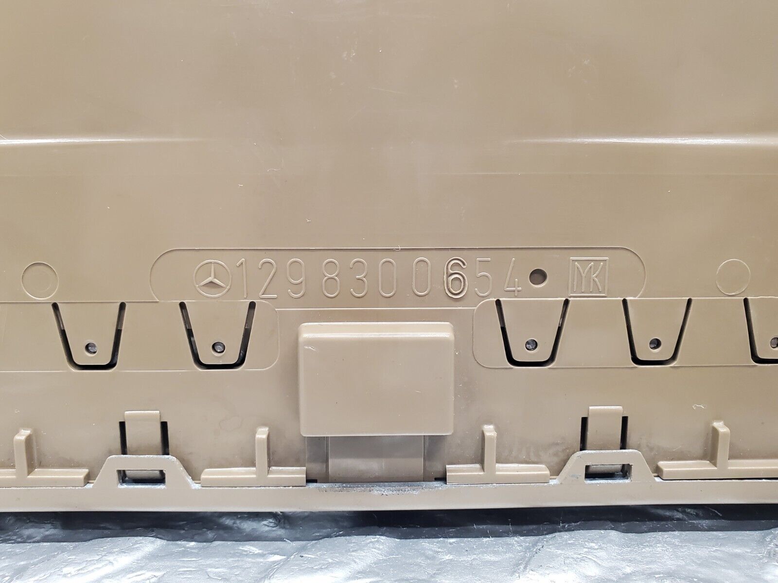 46876 Mercedes-Benz R129 320SL Coupe Dash Centre Air Vent 1298300654