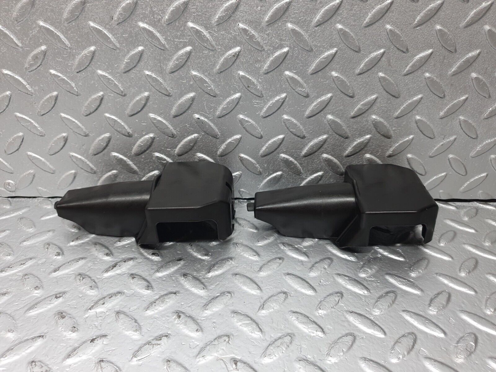 42772 Mercedes-Benz W201 190 2.0L Rear Door Lock Vacuum Actuator Covers 2018050590