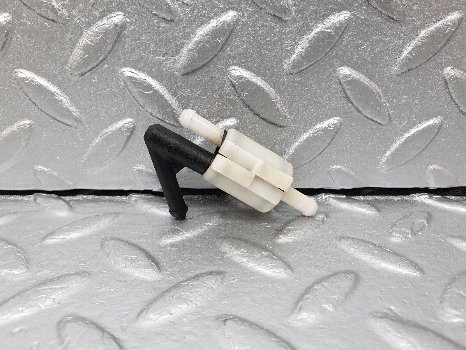 41653 Mercedes-Benz W124 200E Windscreen Washer Fluid Distributor