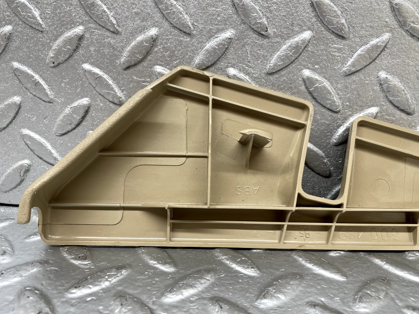 44247 Mercedes-Benz W124 Front Right Seat Cover Trim Champignon 1249190220