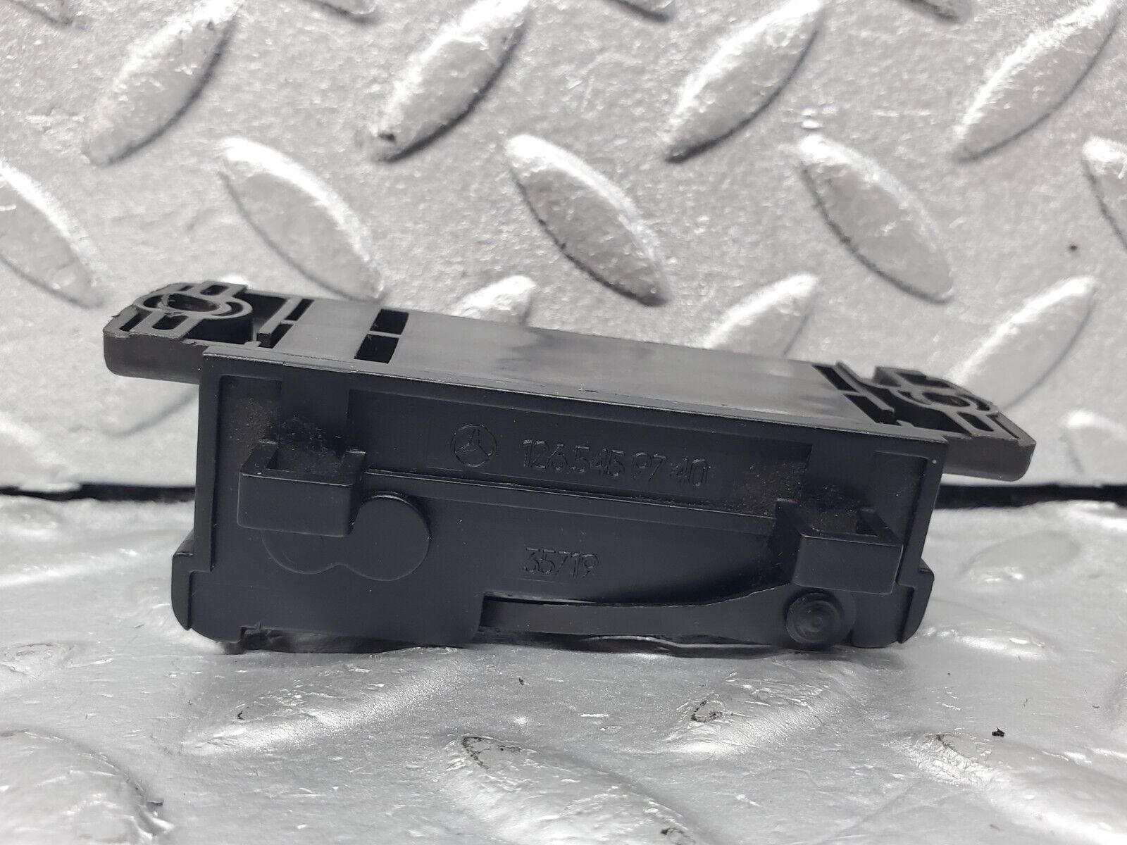 45591 Mercedes-Benz W126 420SE Diagnostic Connector 1265459740