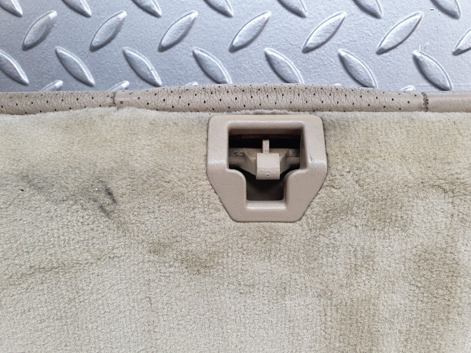 42418 Mercedes-Benz R129 320SL Coupe Rear Seat Beige Leather 1299220101 129920020