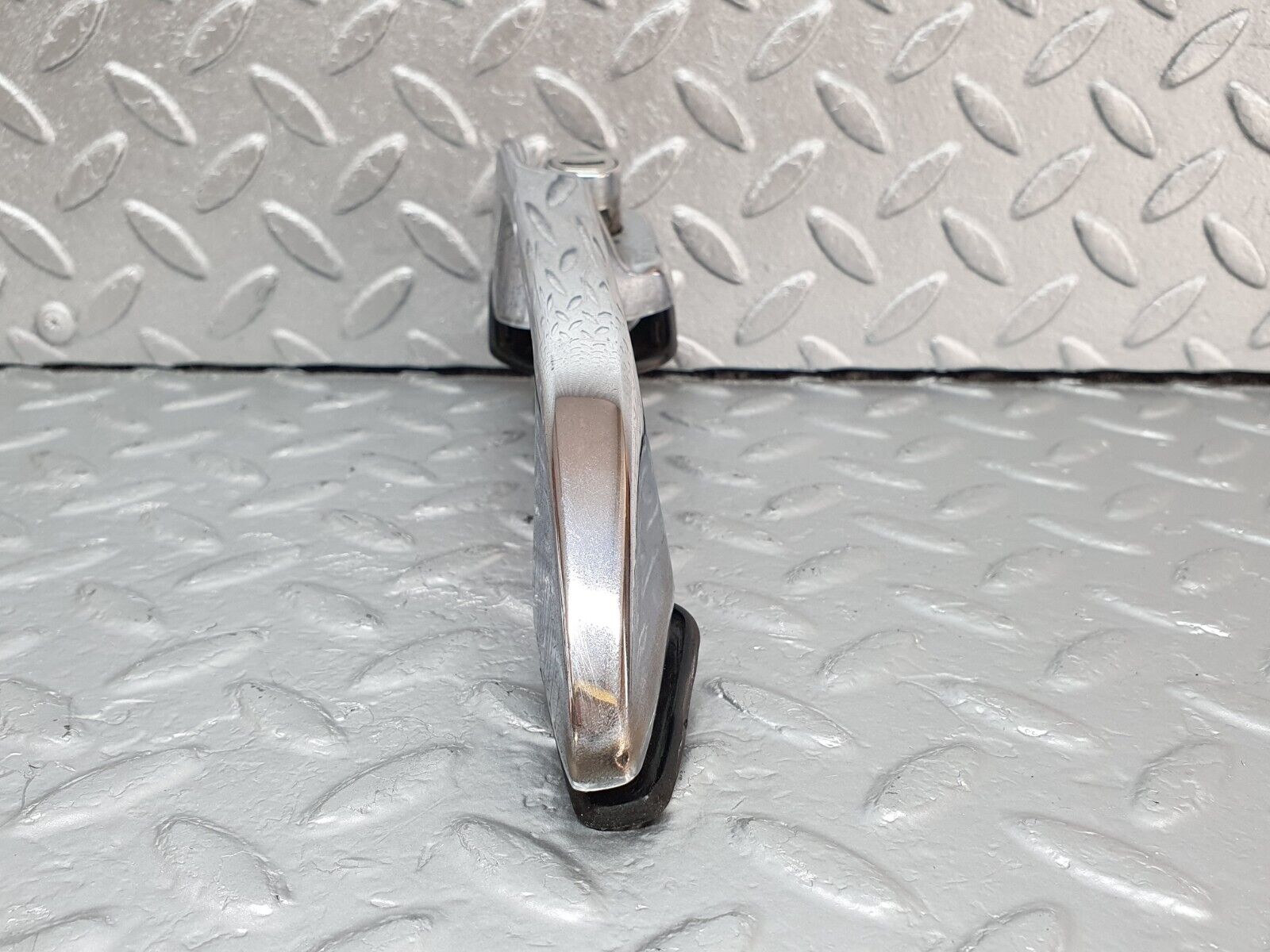 43160 Mercedes-Benz W108 280SE Front Left Door Exterior Handle No Key 1087661301 1087660905 1087661105