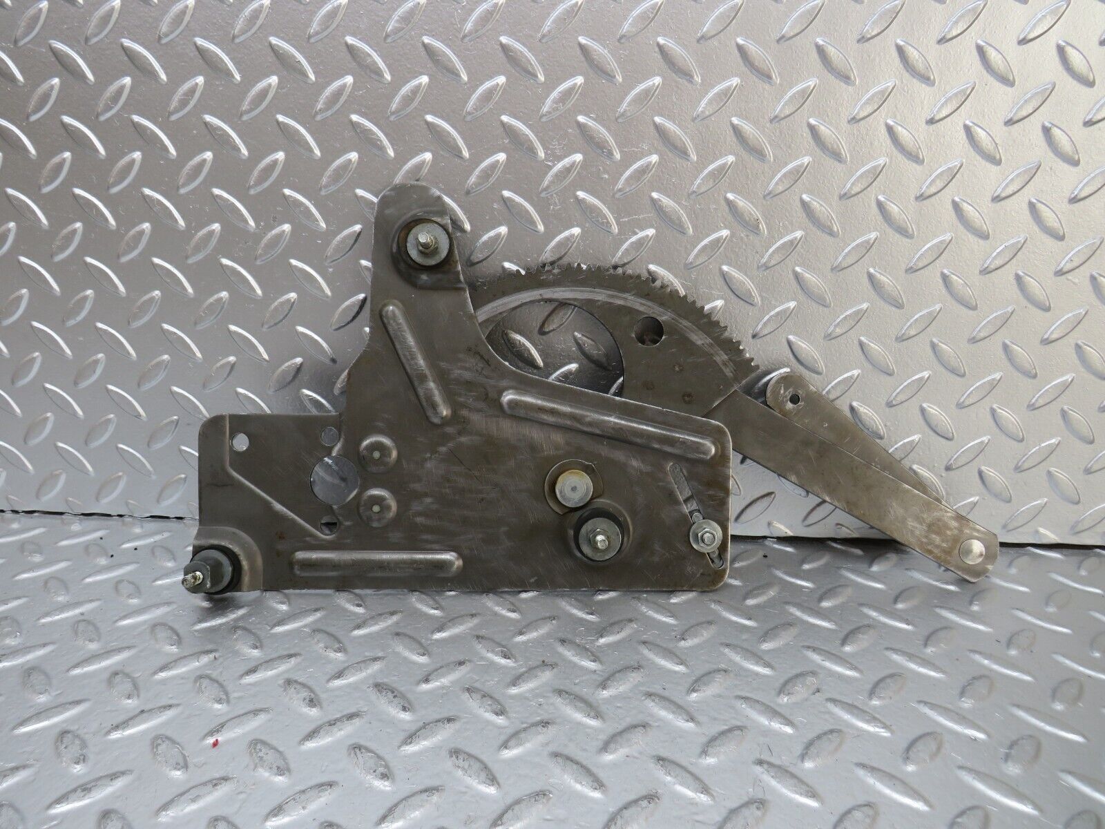 25084 Mercedes-Benz C107 Rear Left Power Window Regulator 1076700903