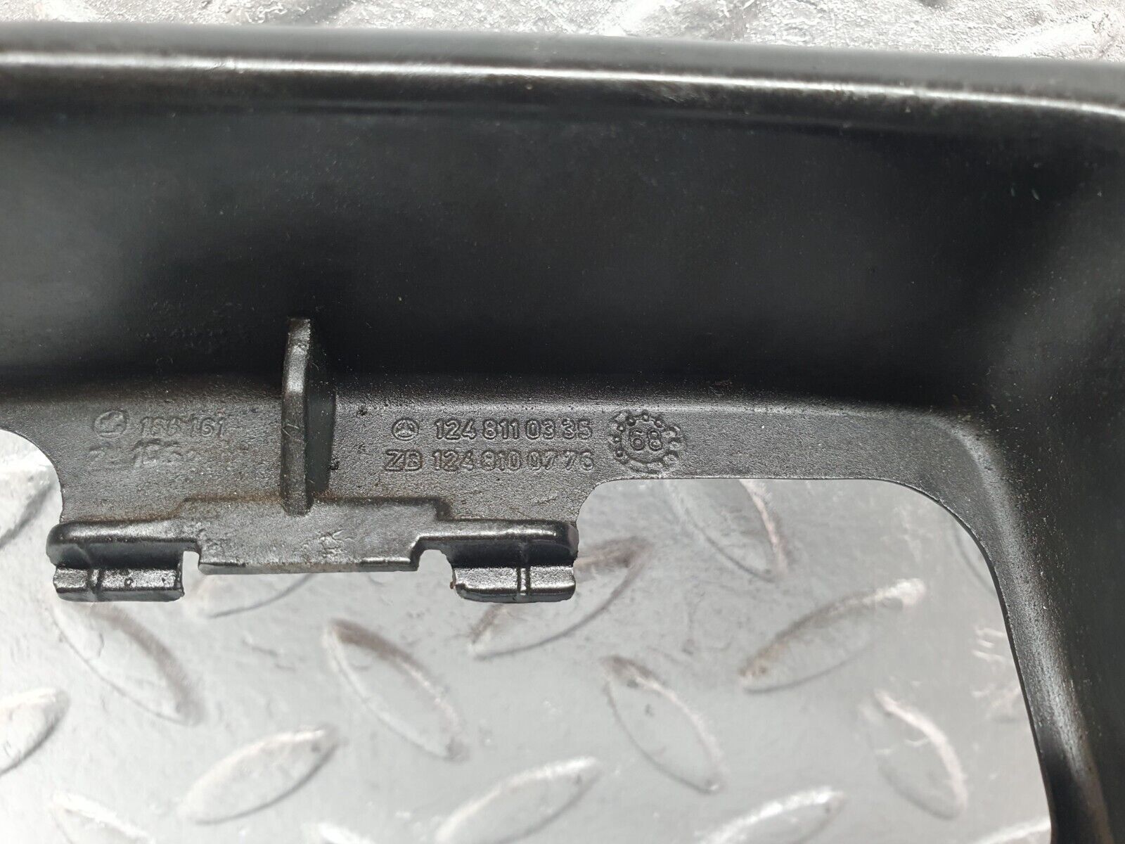 42857 Mercedes-Benz W201 190 2.0L Wing Mirror Bracket With Frame Left 1248110335 1248110541