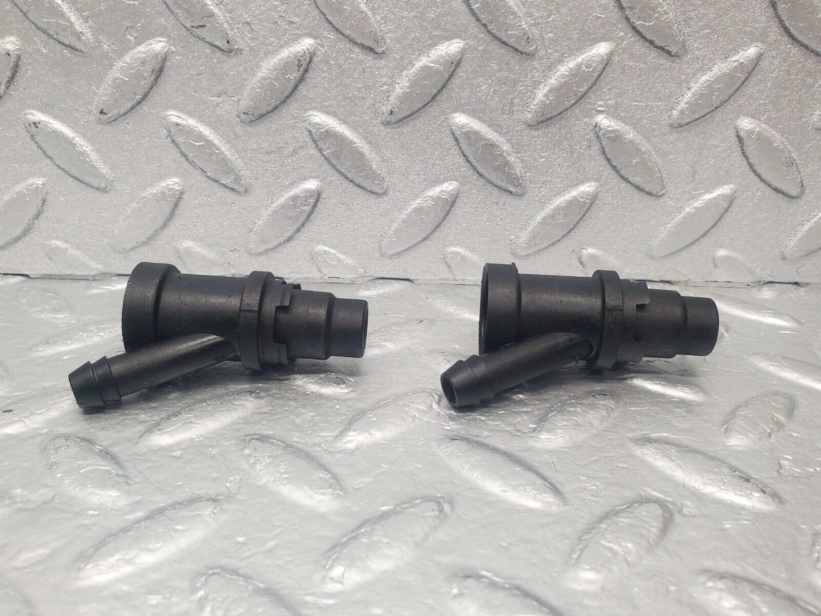 46039 Mercedes-Benz W126 420SE Fuel Injector Holder 2X