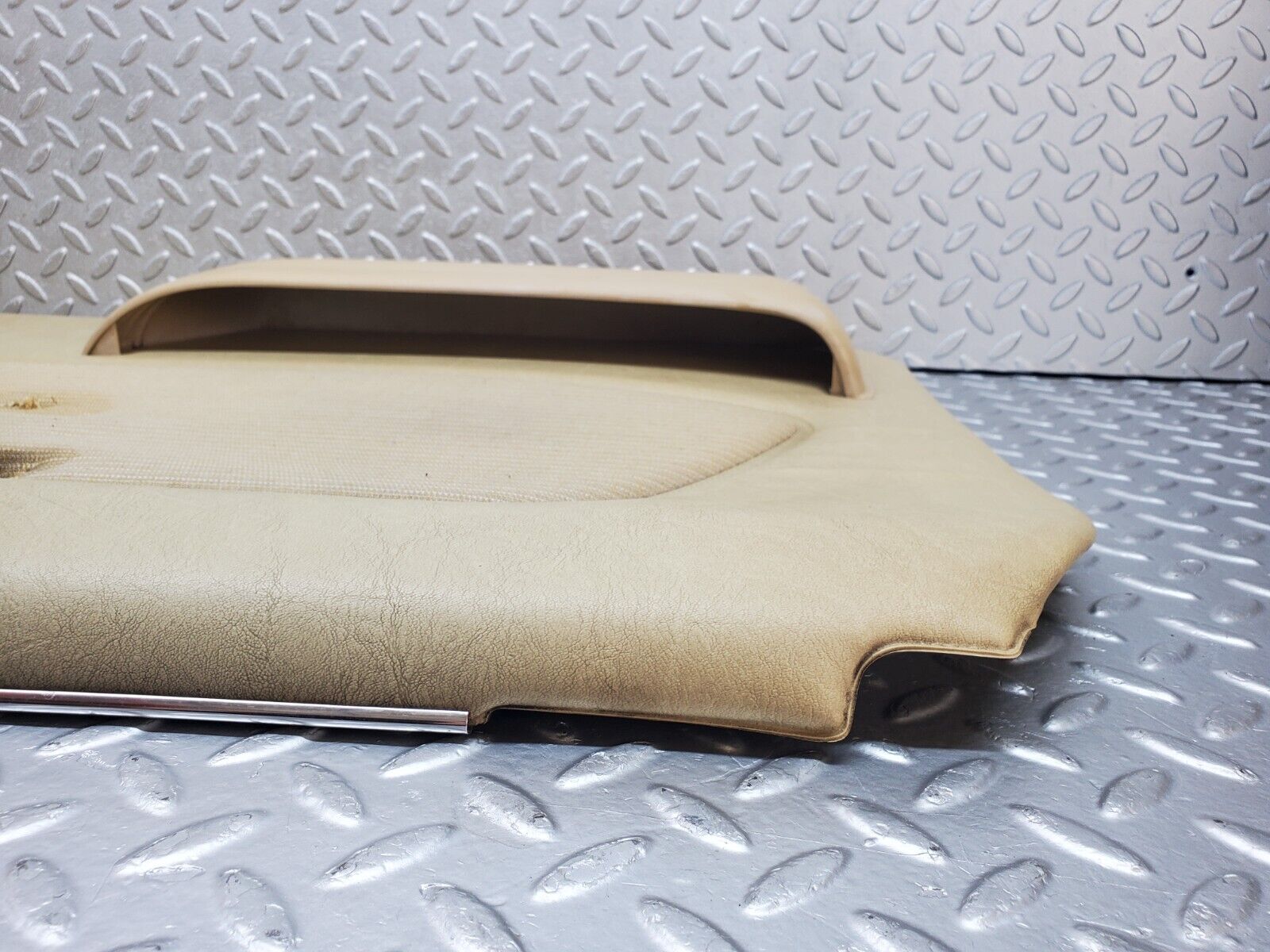 44377 Mercedes-Benz W123 280E Front Right Door Card Beige
