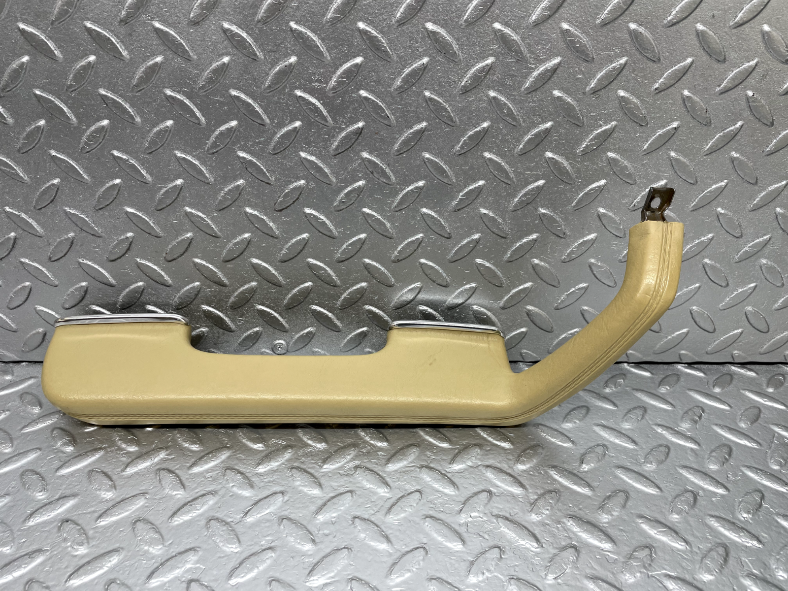 44262 Mercedes-Benz W123 280E Interior Door Handle Beige Left 1239701701