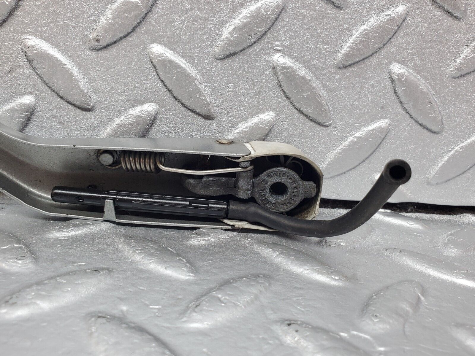 45818 Mercedes-Benz W126 420SE Headlight Wiper Arm Bosch Left Side