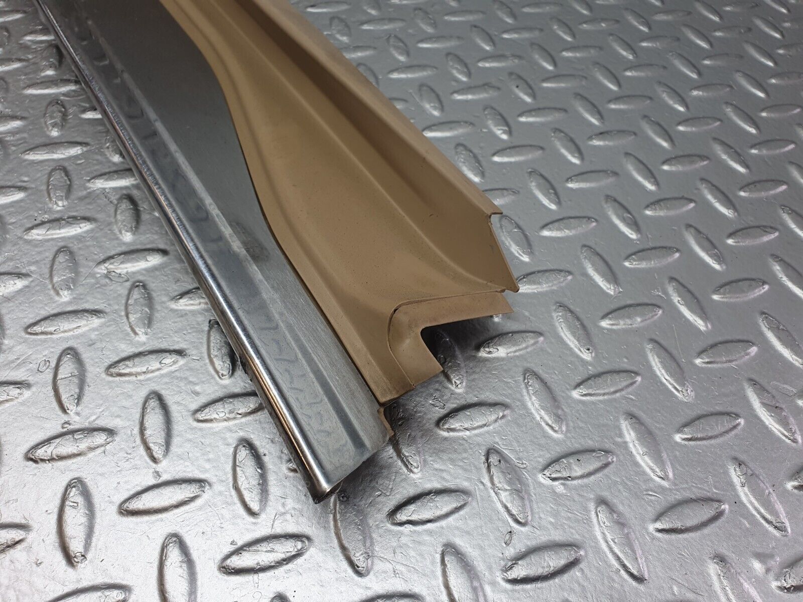 42445 Mercedes-Benz R129 320SL Coupe Left Door Sill Beige 1296800335