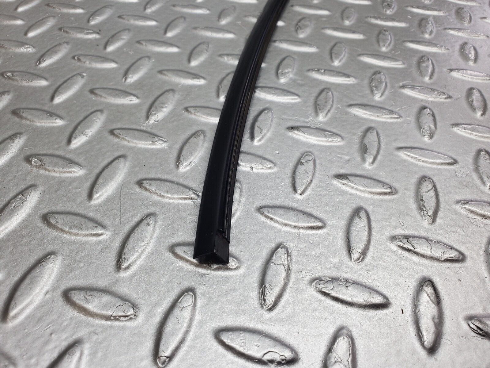 45146 Mercedes-Benz R129 300SL Coupe Front Windscreen Top Chrome Moulding Trim