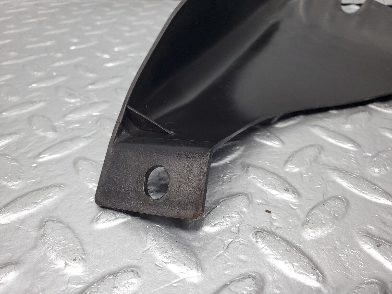 45630 Mercedes-Benz W126 420SE Vacuum Pump Housing Cover 1268050914