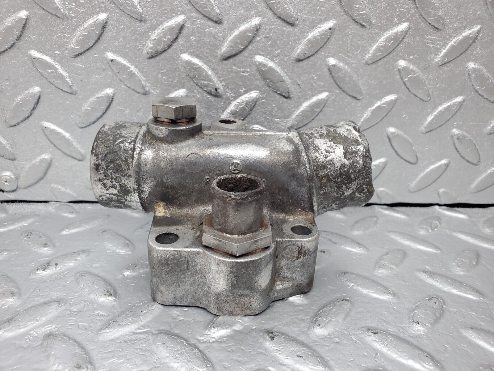 45281 Mercedes-Benz C107 350SLC Coupe Water Pump Flange Pipe Socket 1162011430