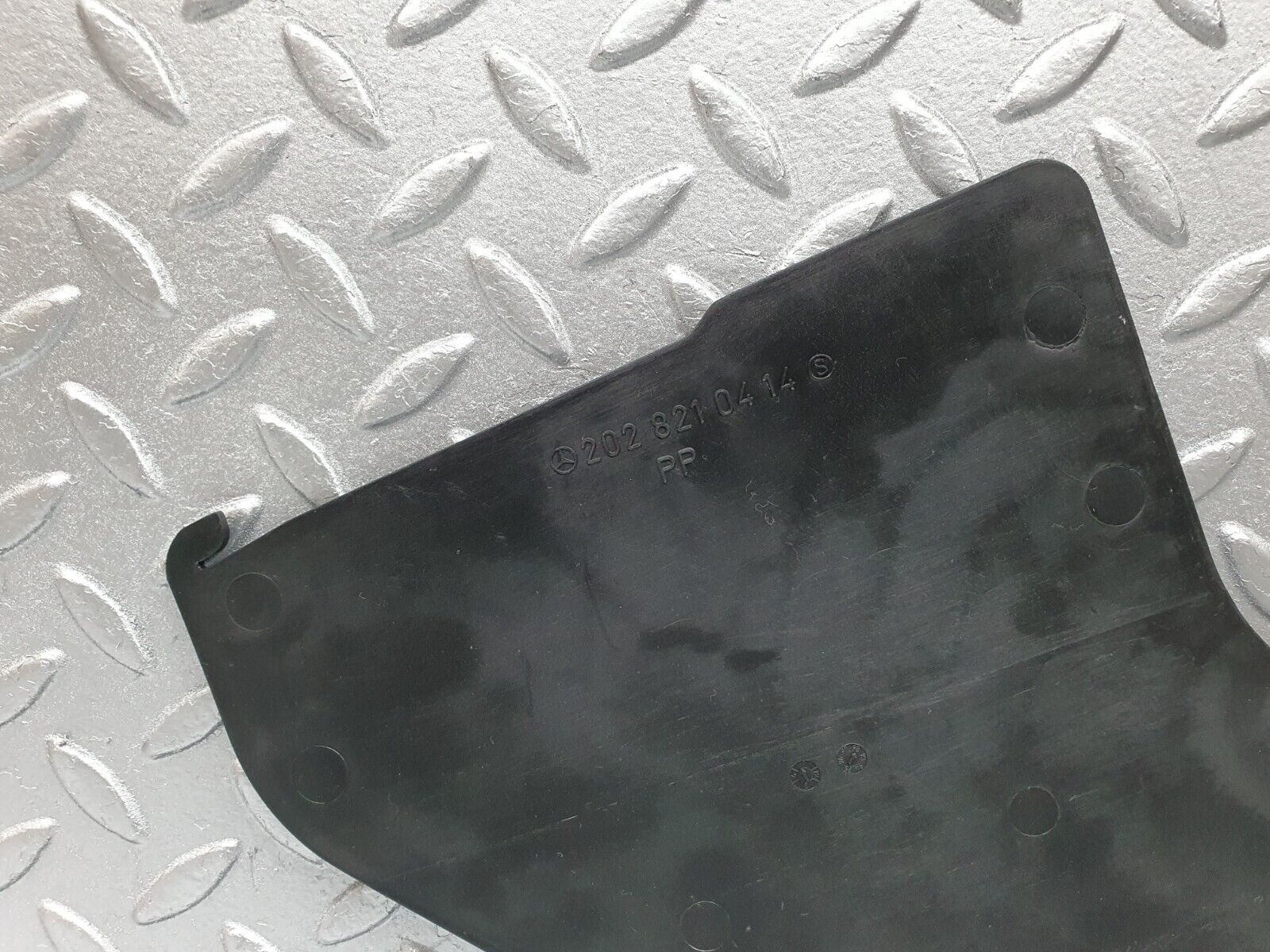 41957 Mercedes-Benz W202 C200 Boot Cable Cover 2028210414