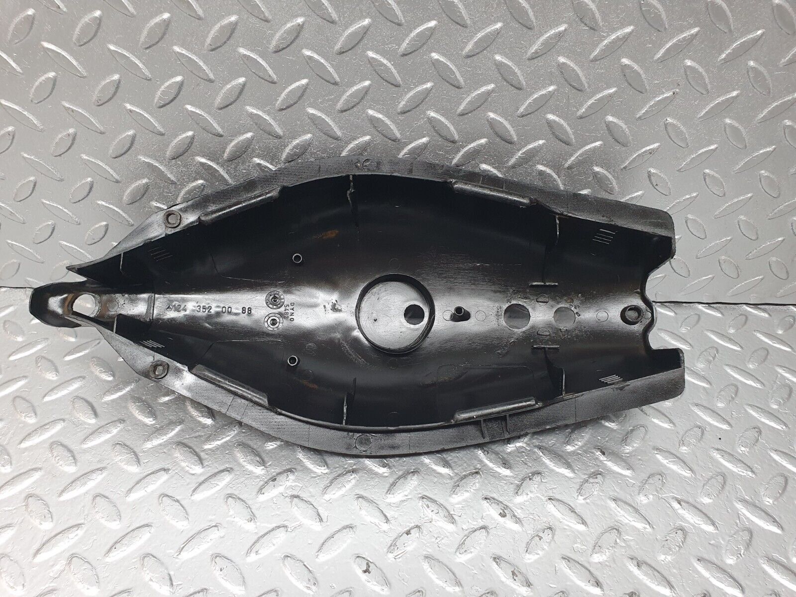 42747 Mercedes-Benz W201 190 2.0L Rear Control Arm Cover 2x 1243520088