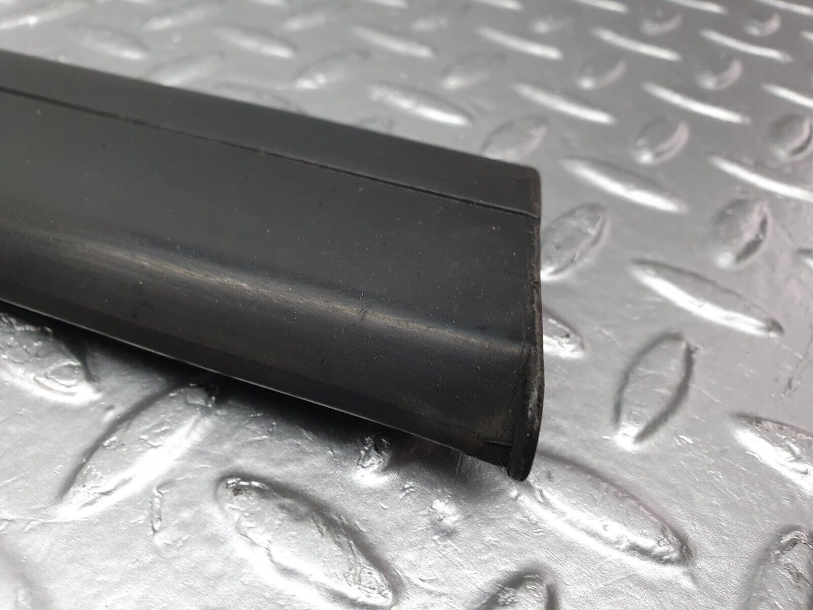 41685 Mercedes-Benz W124 200E Front Left Door Lower Moulding Trim