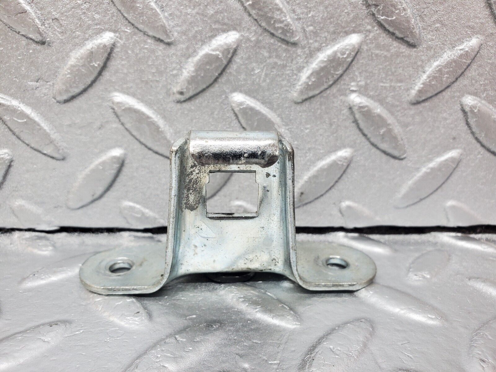 45650 Mercedes-Benz W126 420SE Trunk Lock Latch 1267580050