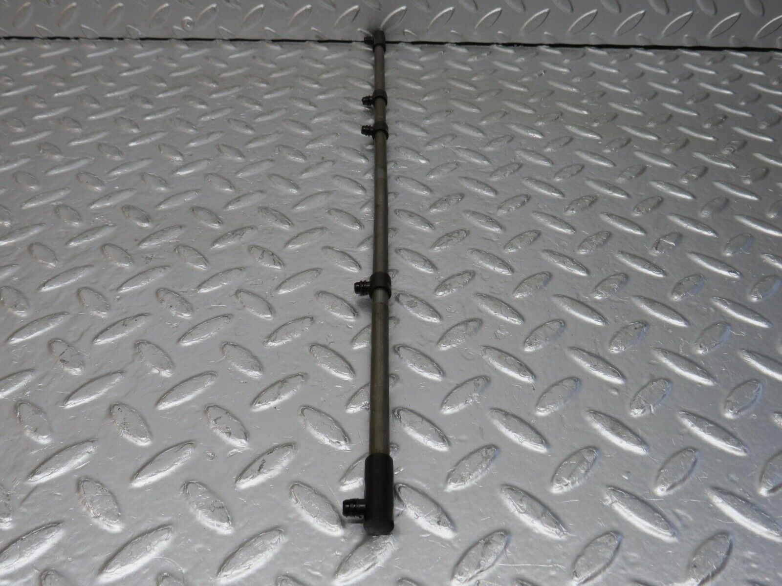 32958 Mercedes-Benz C107 R107 450 V8 Camshaft Oil Tube