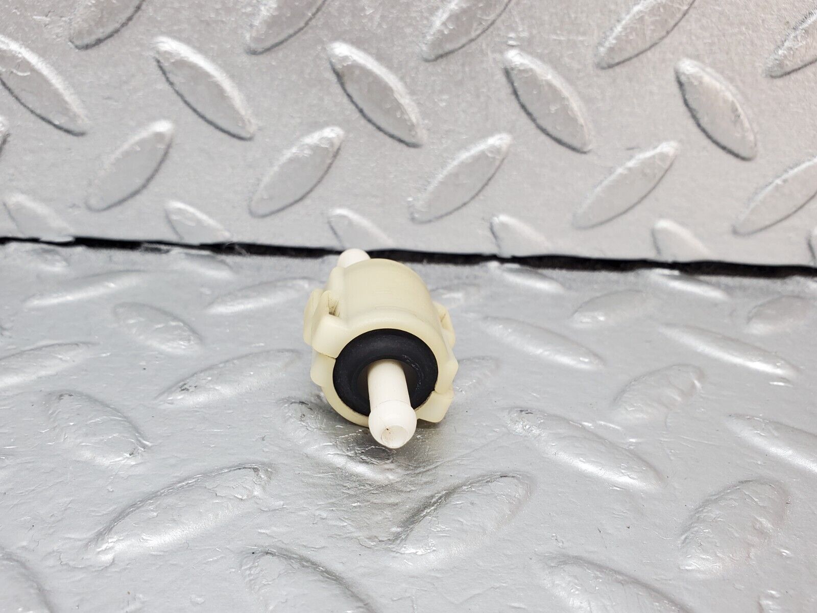 45072 Mercedes-Benz R129 300SL Coupe Windscreen Washer Fluid Distributor