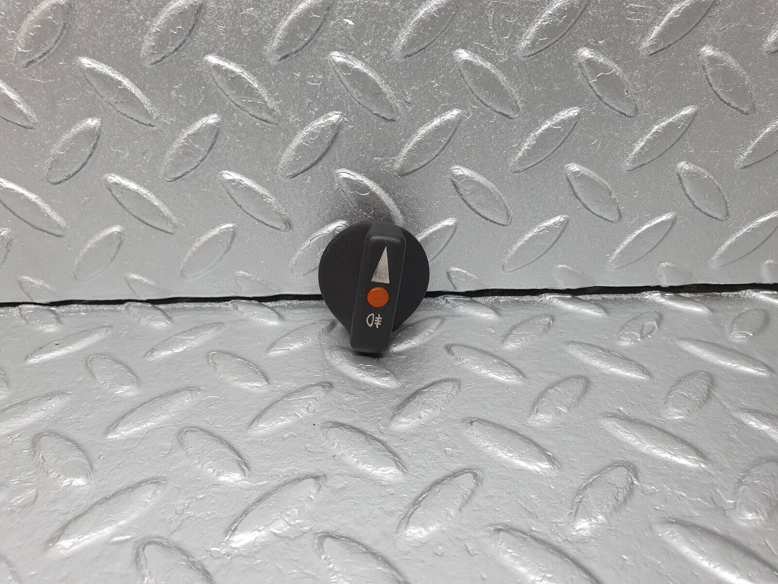 41676 Mercedes-Benz W124 200E Headlight Switch Knob