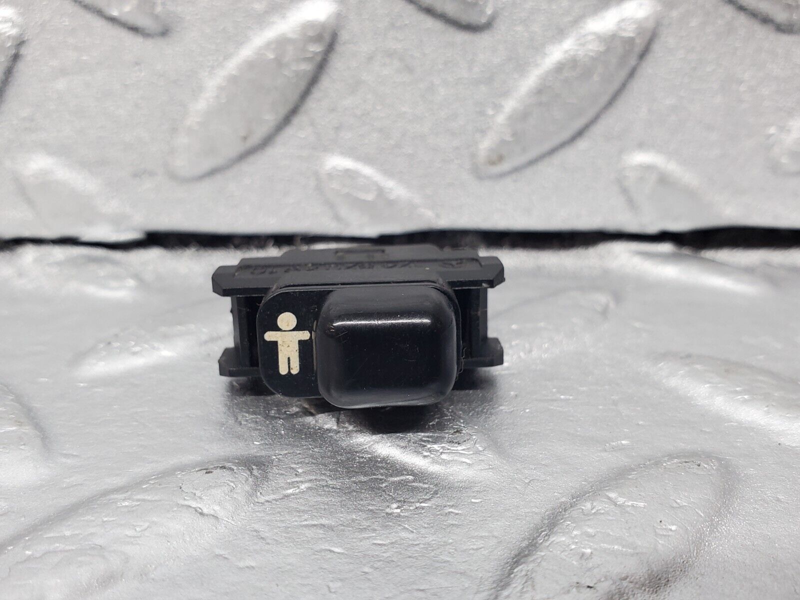 45654 Mercedes-Benz W126 420SE Child Lock Control Switch 1248204910