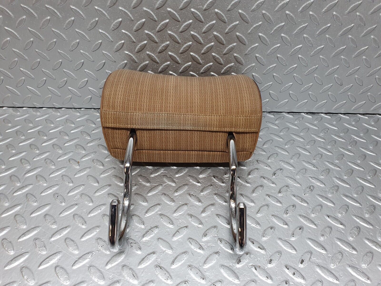 41726 Mercedes-Benz W124 200E Rear Headrest