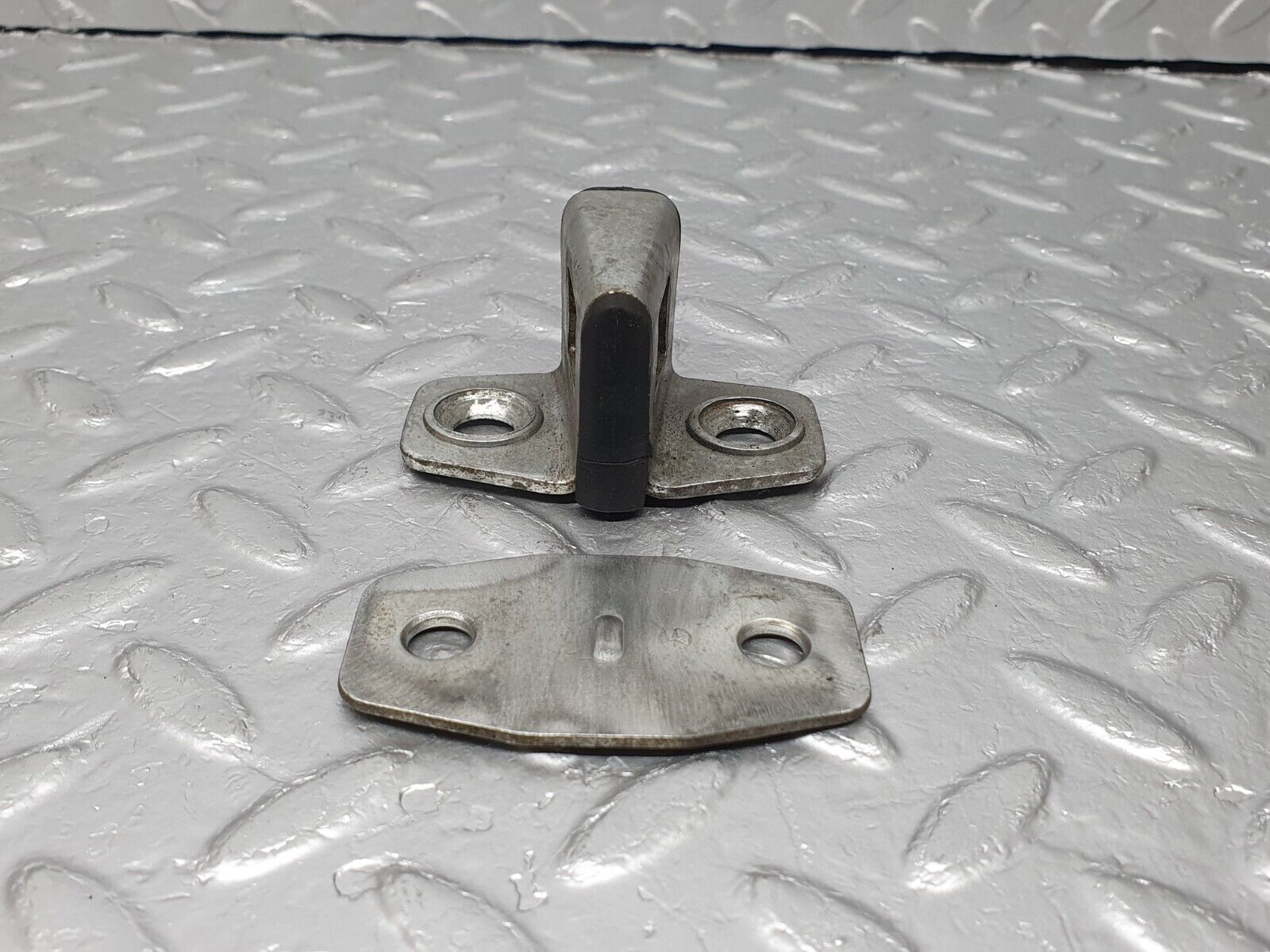 41692 Mercedes-Benz W124 200E Door Lock Latch