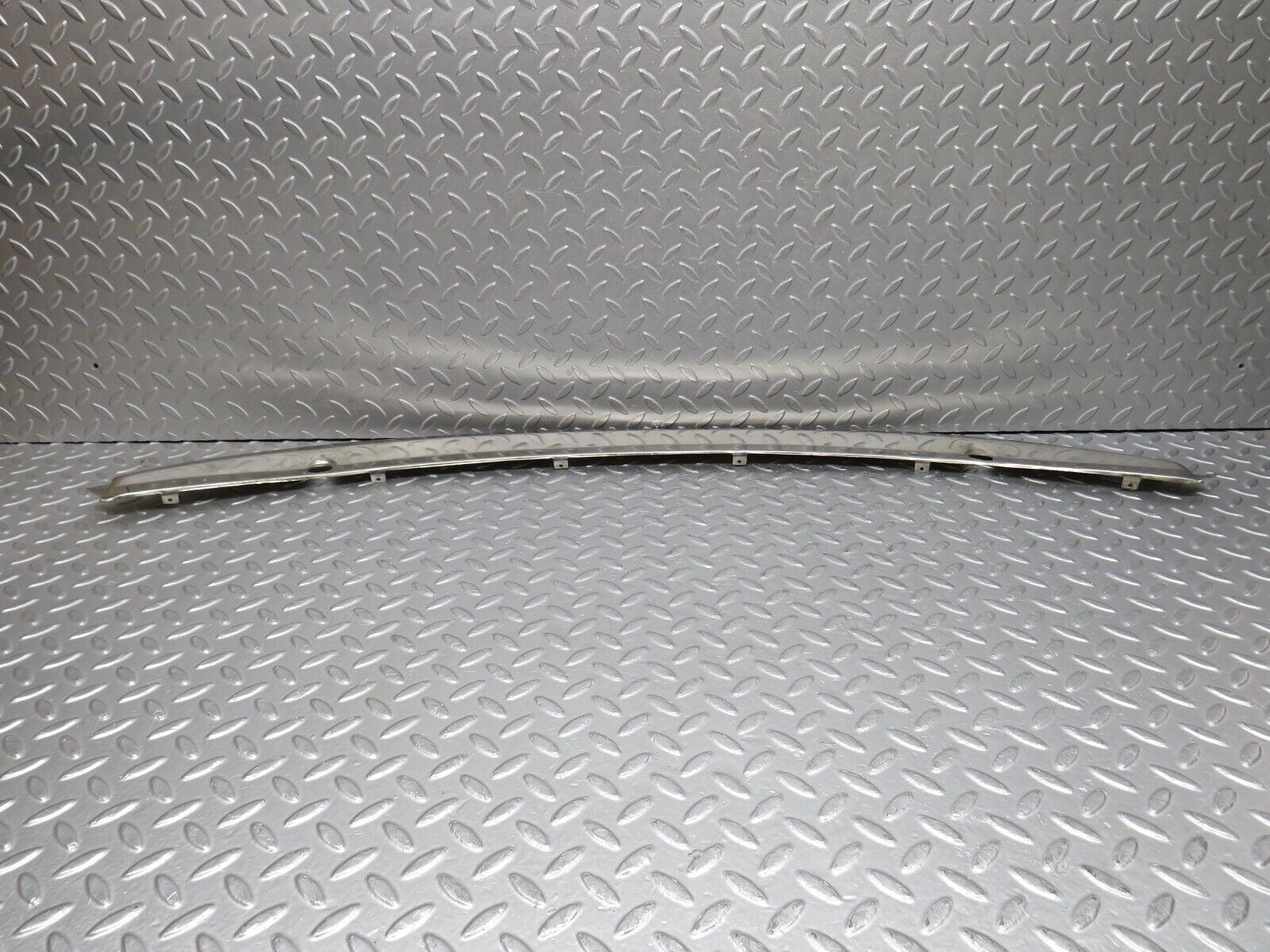 39168 Mercedes-Benz R107 500SL Windscreen Top Chrome Trim