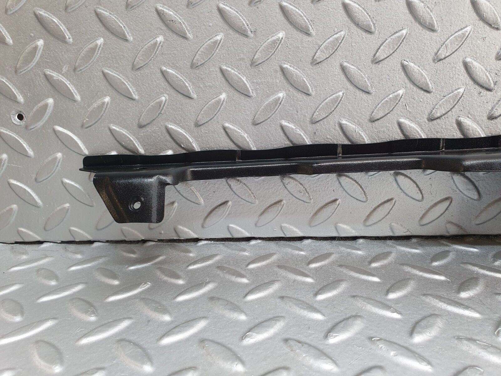 43717 Mercedes-Benz C126 380SEC Coupe Rear Window Channel Support Bracket Right Side