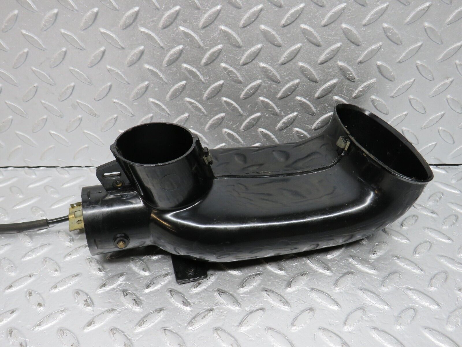 39902 Mercedes-Benz R107 350SL Heater Air Duct