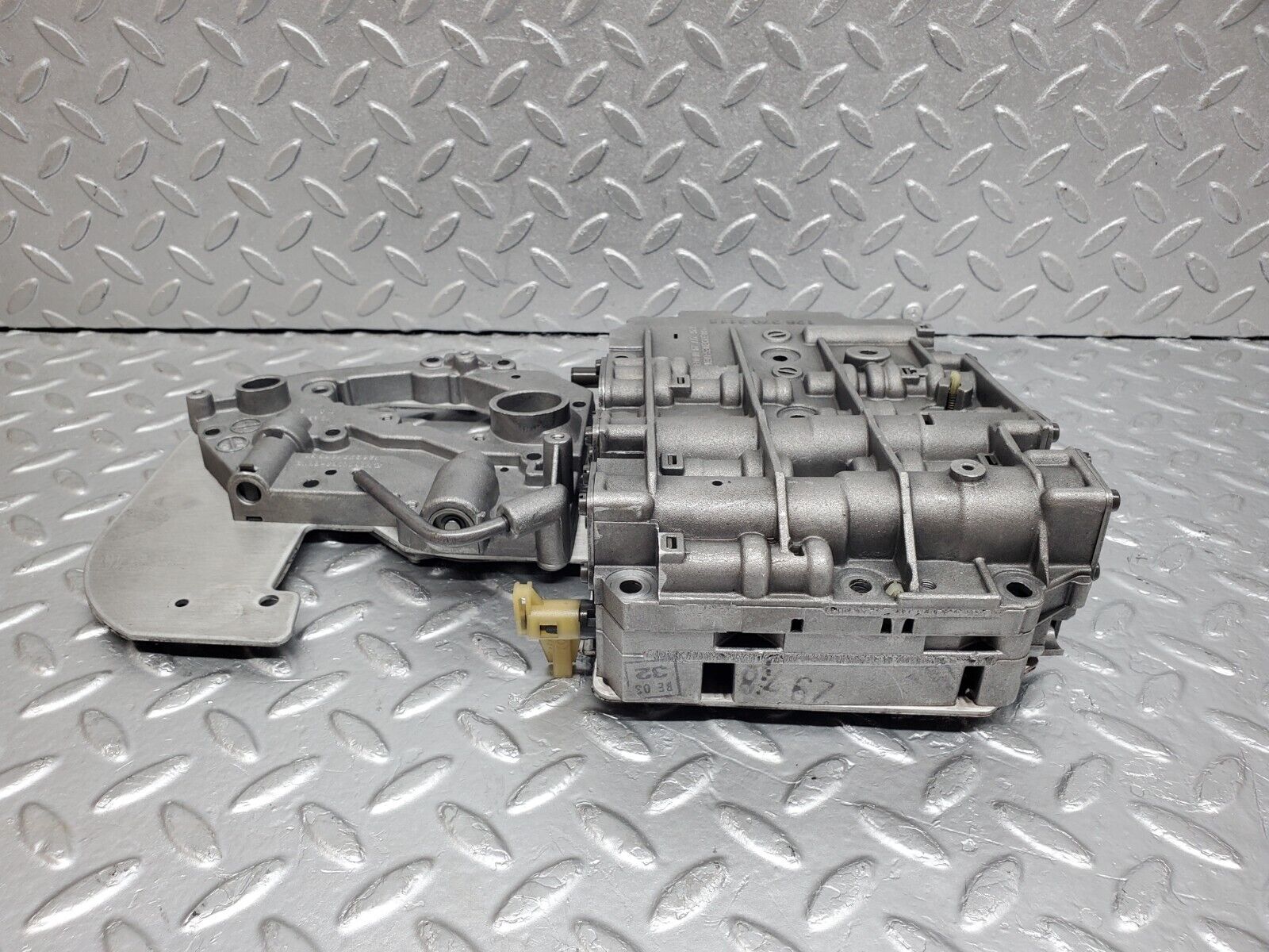 44575 Mercedes-Benz W123 280E Automatic Gearbox Valve Body 722.309 1262703115 1262772901