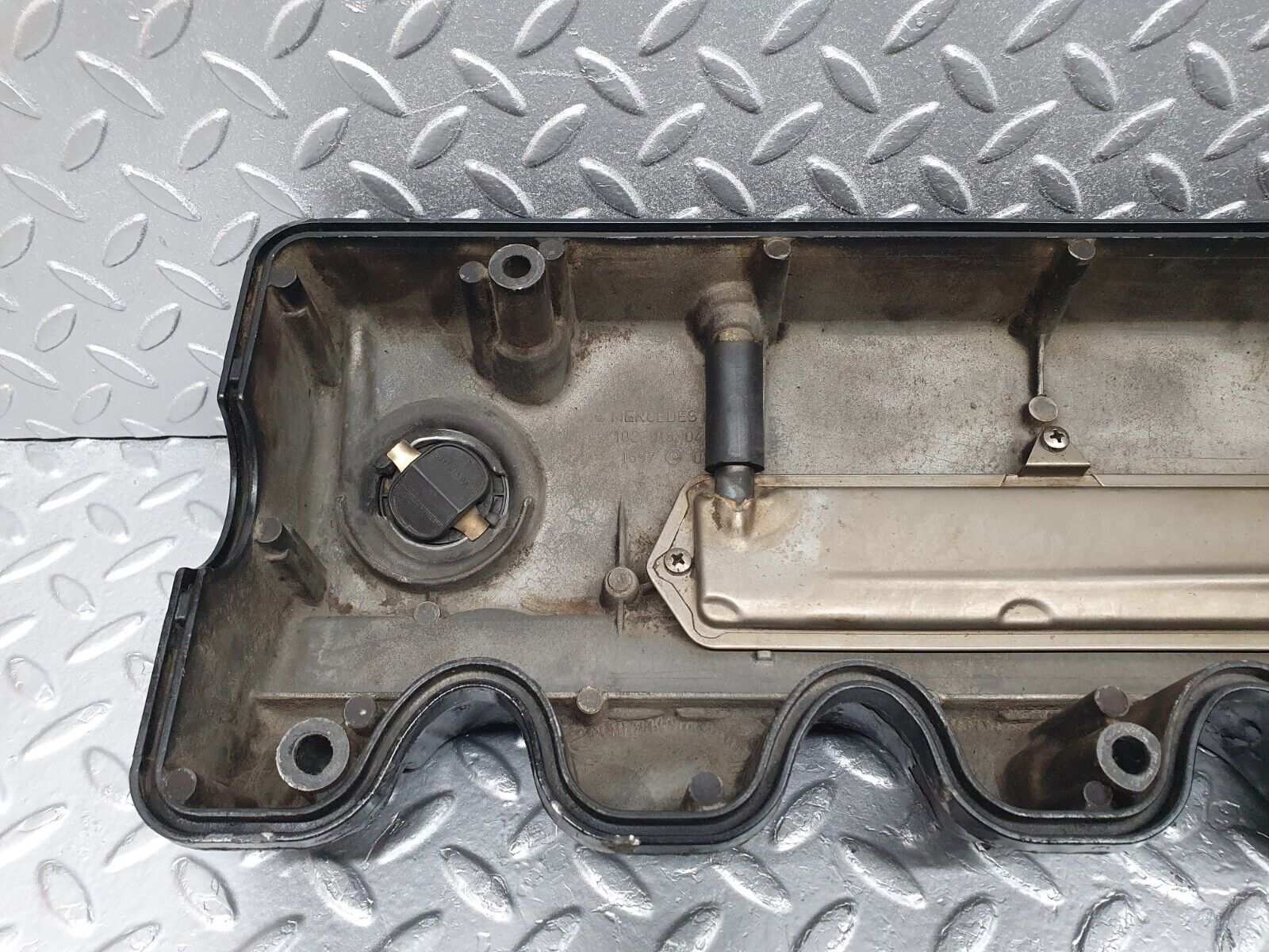 43073 Mercedes-Benz W123 Rocker Cover 1020160405