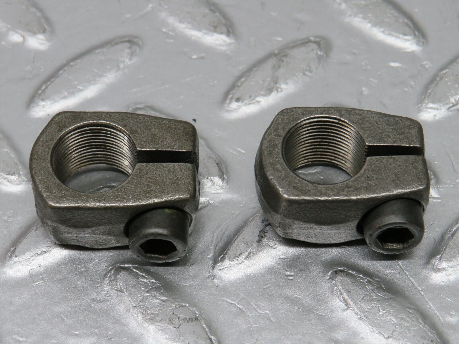 33016 Mercedes-Benz C107 R107 350 V8 Wheel Hub Locking Cap