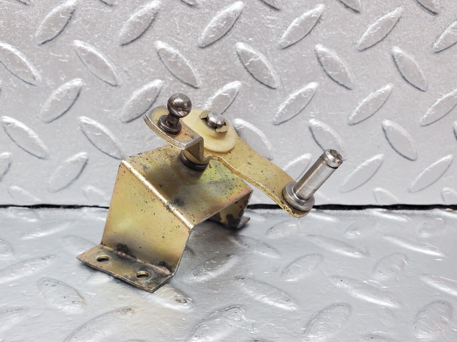 45782 Mercedes-Benz W126 420SE Throttle Linkage