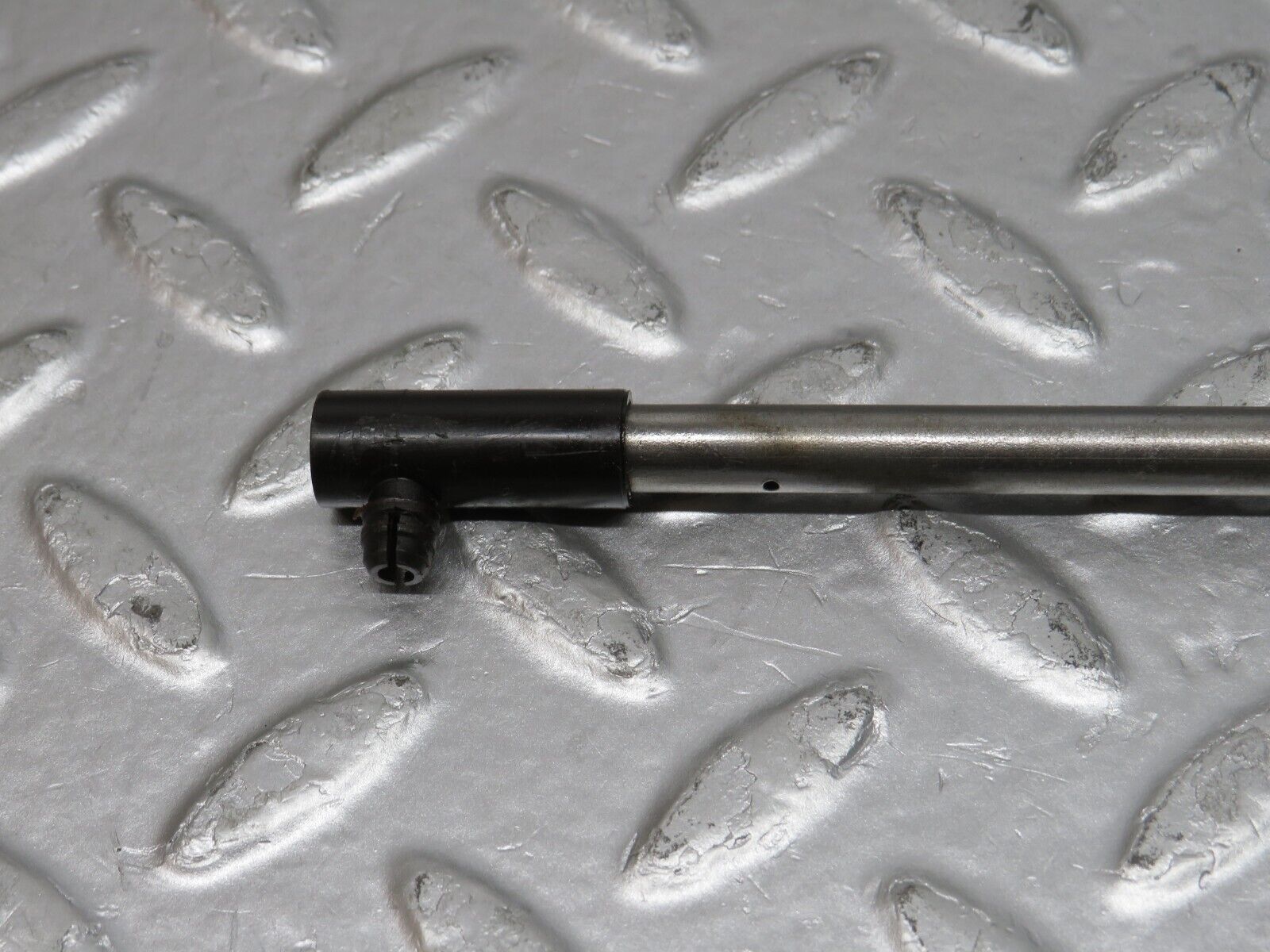 32878 Mercedes-Benz C107 R107 350 V8 Camshaft Oil Tube