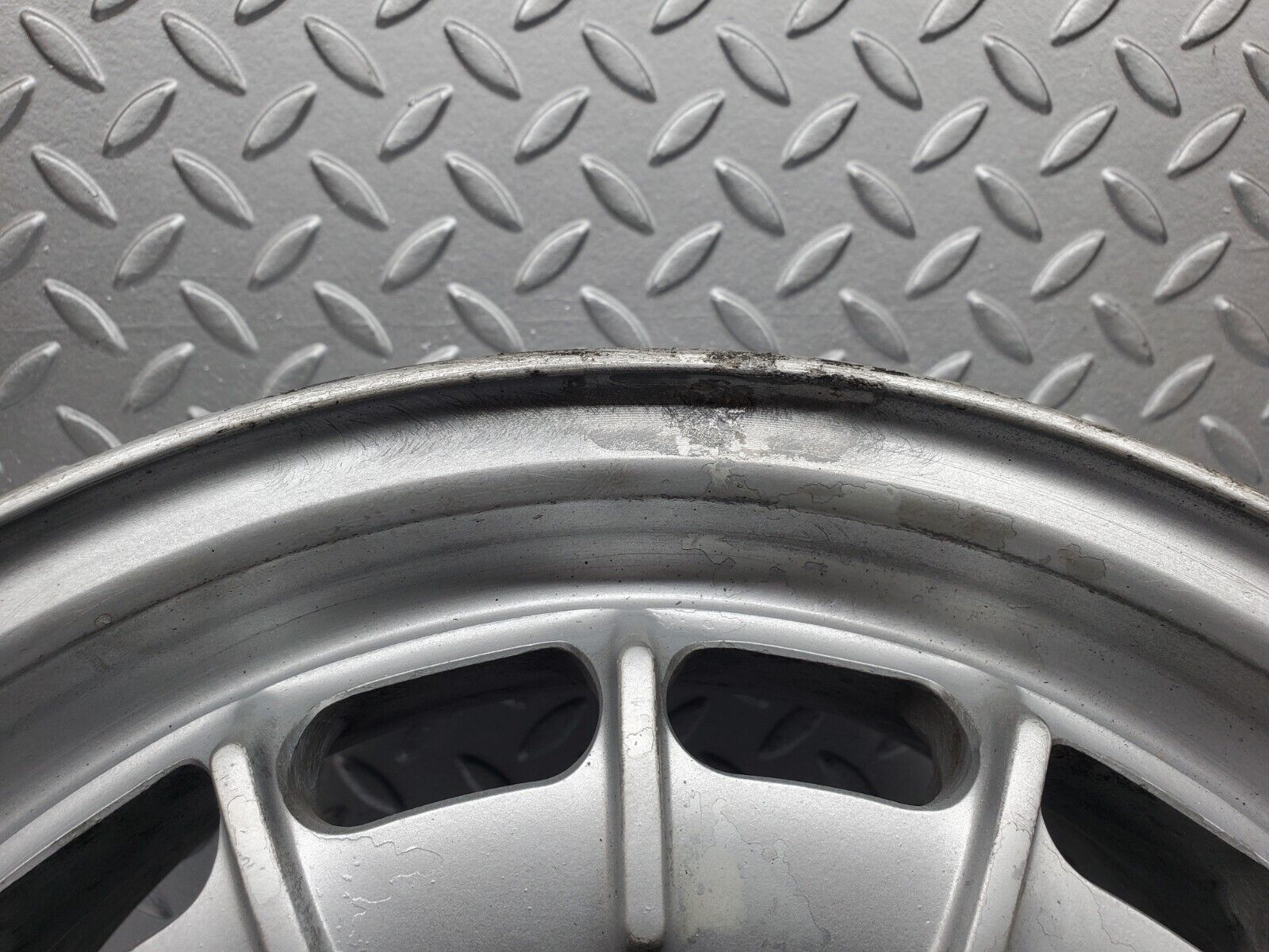 44557 Mercedes-Benz W123 Alloy Wheel Mexican Hat 6Jx14H2 ET30 1264001902