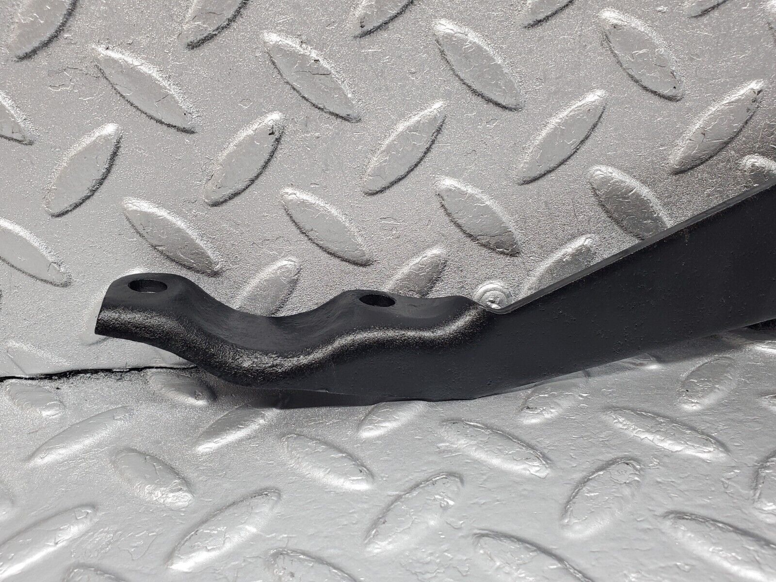 45956 Mercedes-Benz W126 420SE Exhaust Bracket