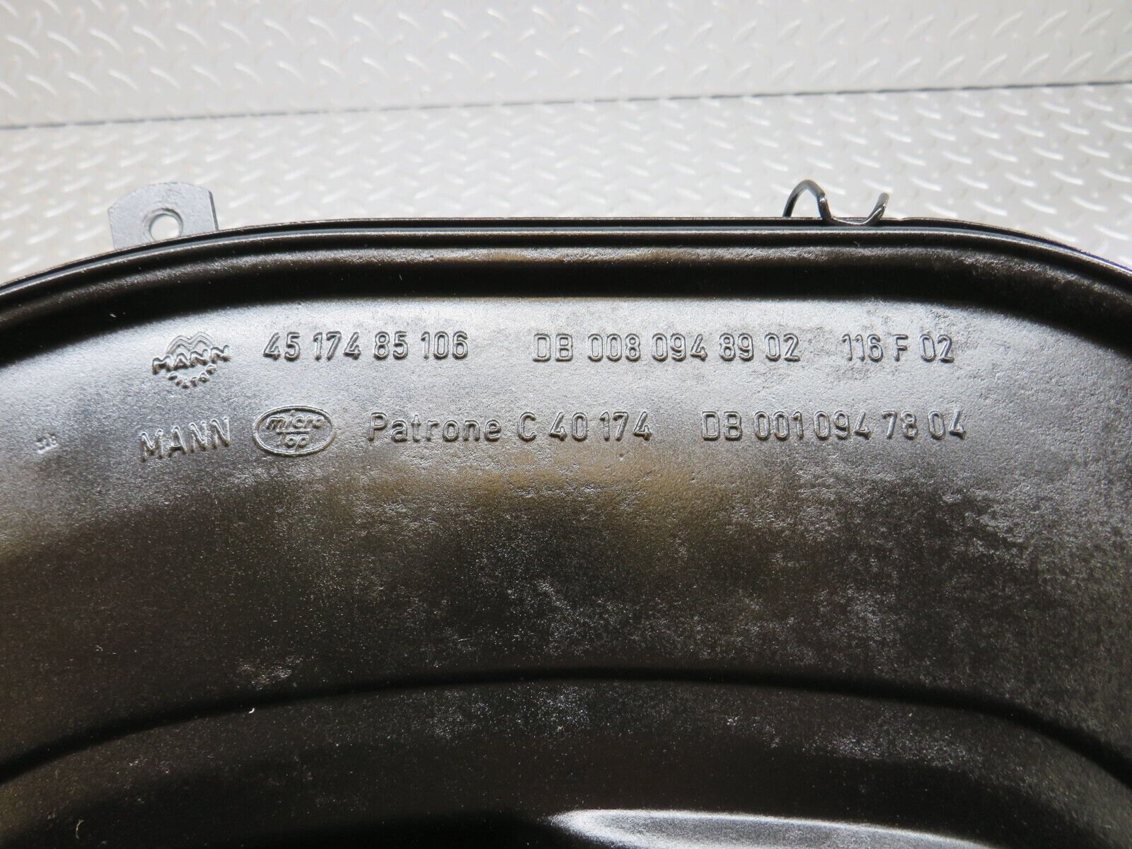 33557 Mercedes-Benz C107 R107 Air Filter Box Housing 0080948902