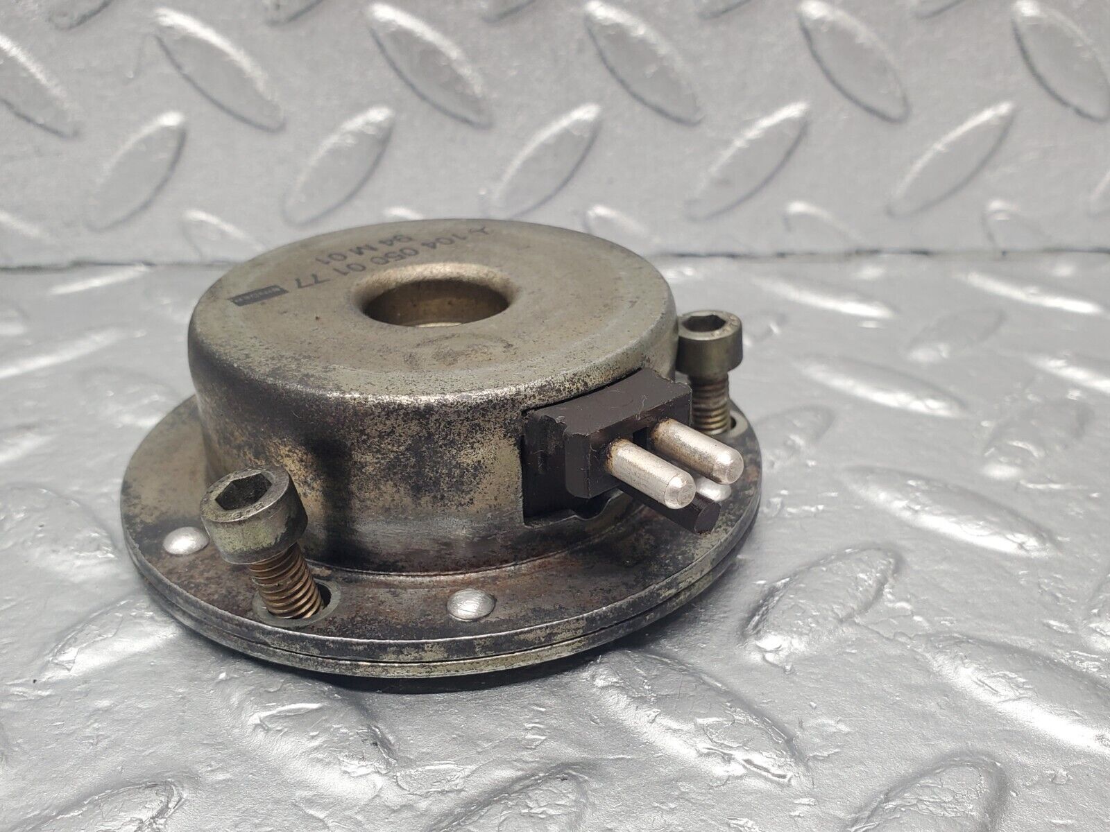 46207 Mercedes-Benz W124 280E Camshaft Adjuster Magnet 1040500177