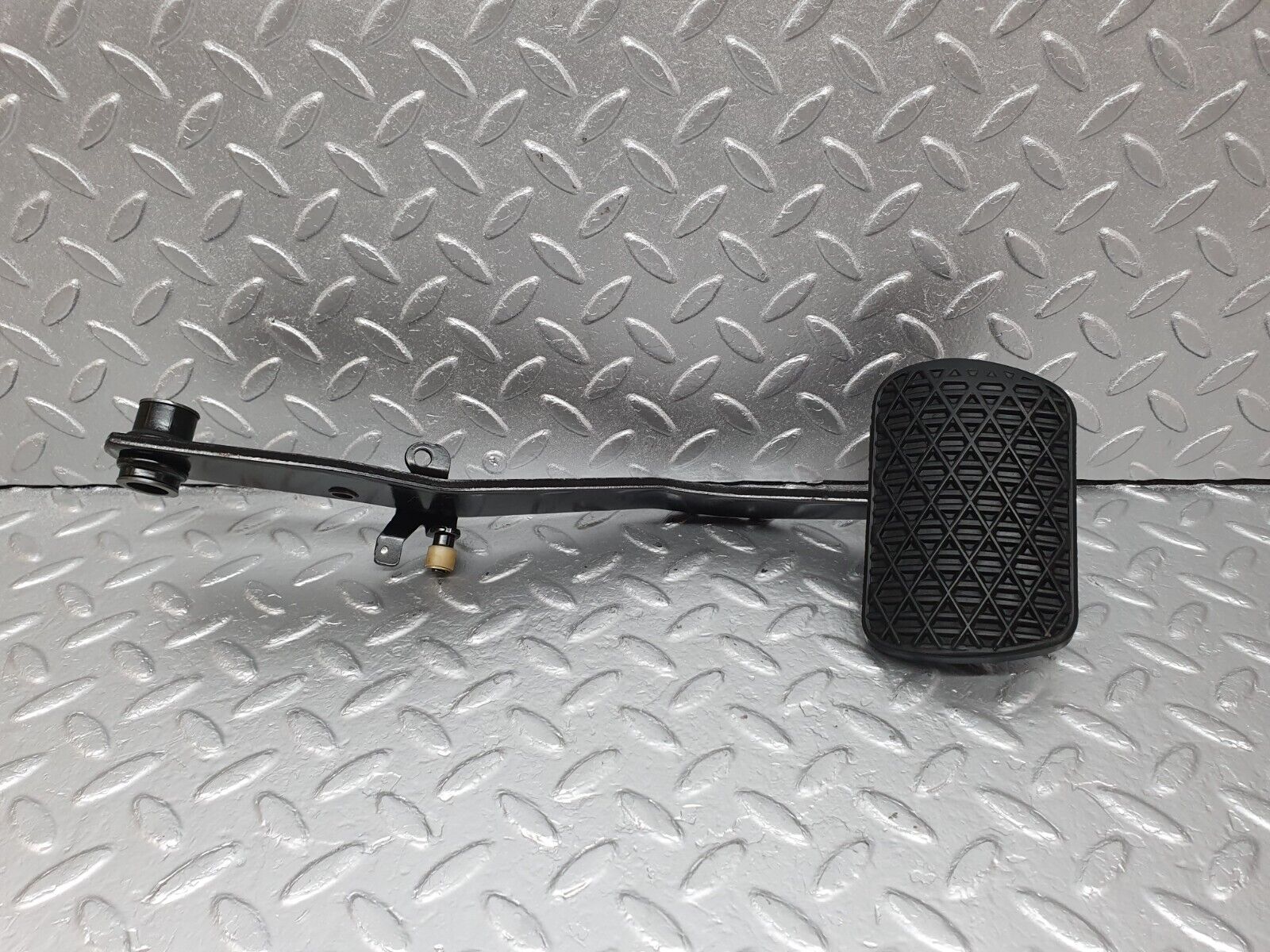 42201 Mercedes-Benz R129 320SL Coupe Brake Pedal With Rubber 1232910082