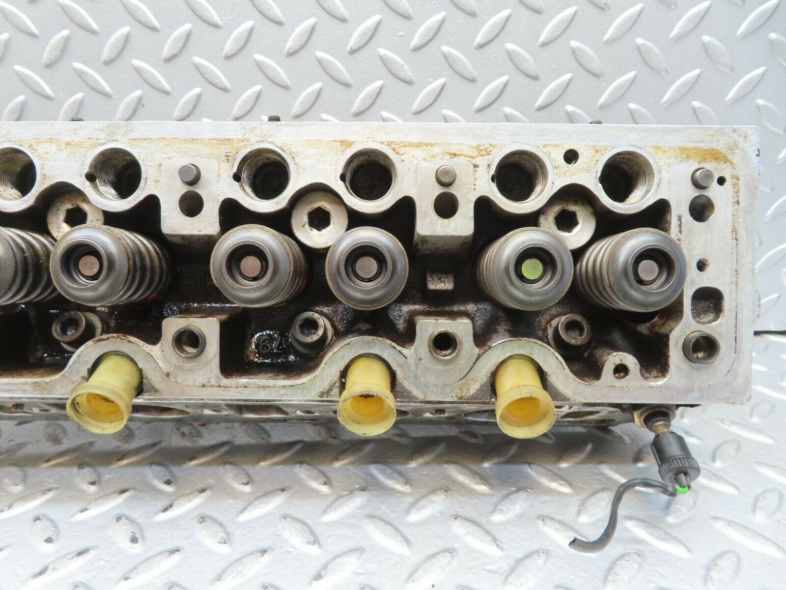 15795 Mercedes-Benz R107 450SL Cylinder Head Right 1160162701