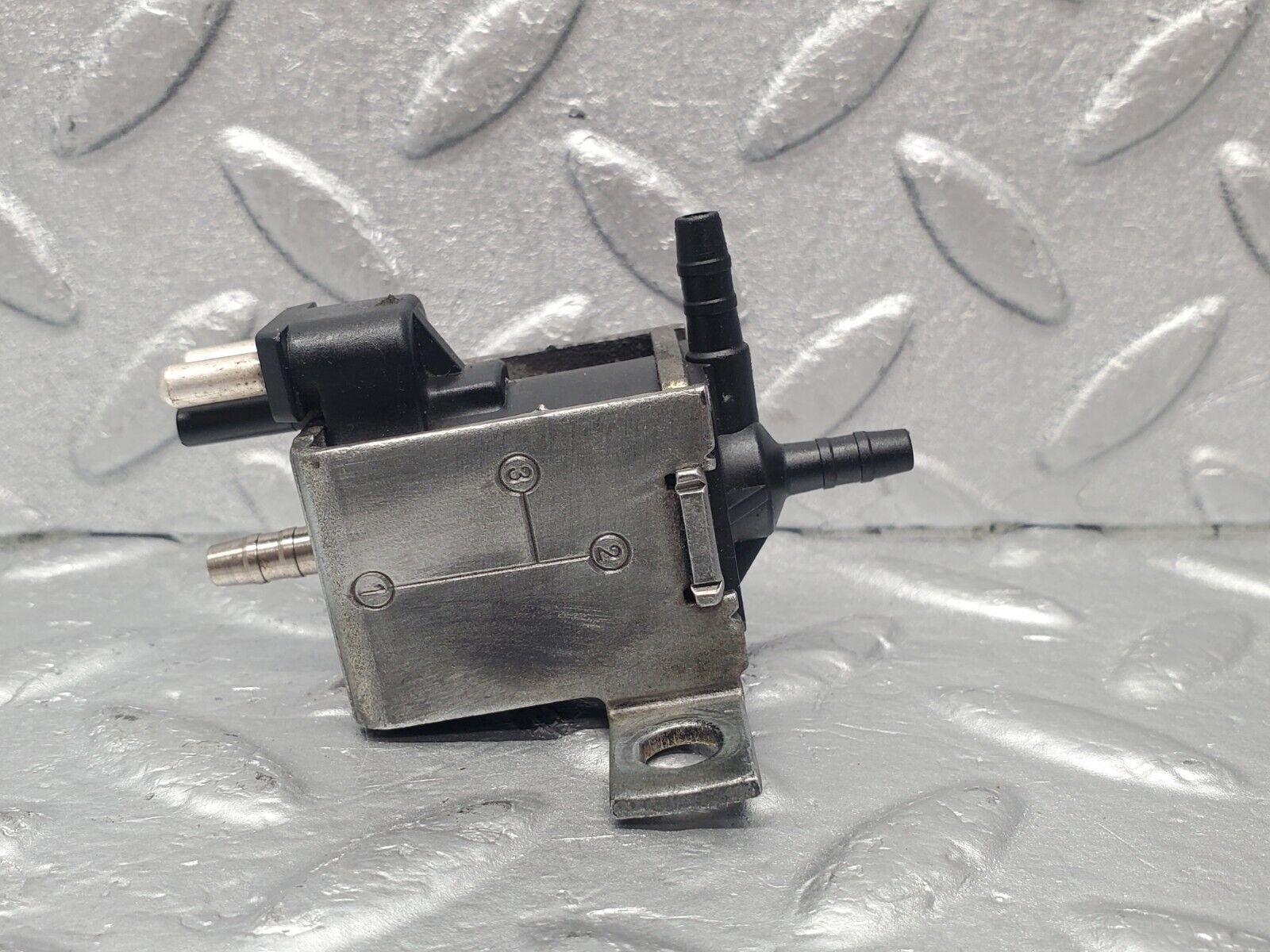 46213 Mercedes-Benz W124 280E Vacuum Control Valve 0015408697