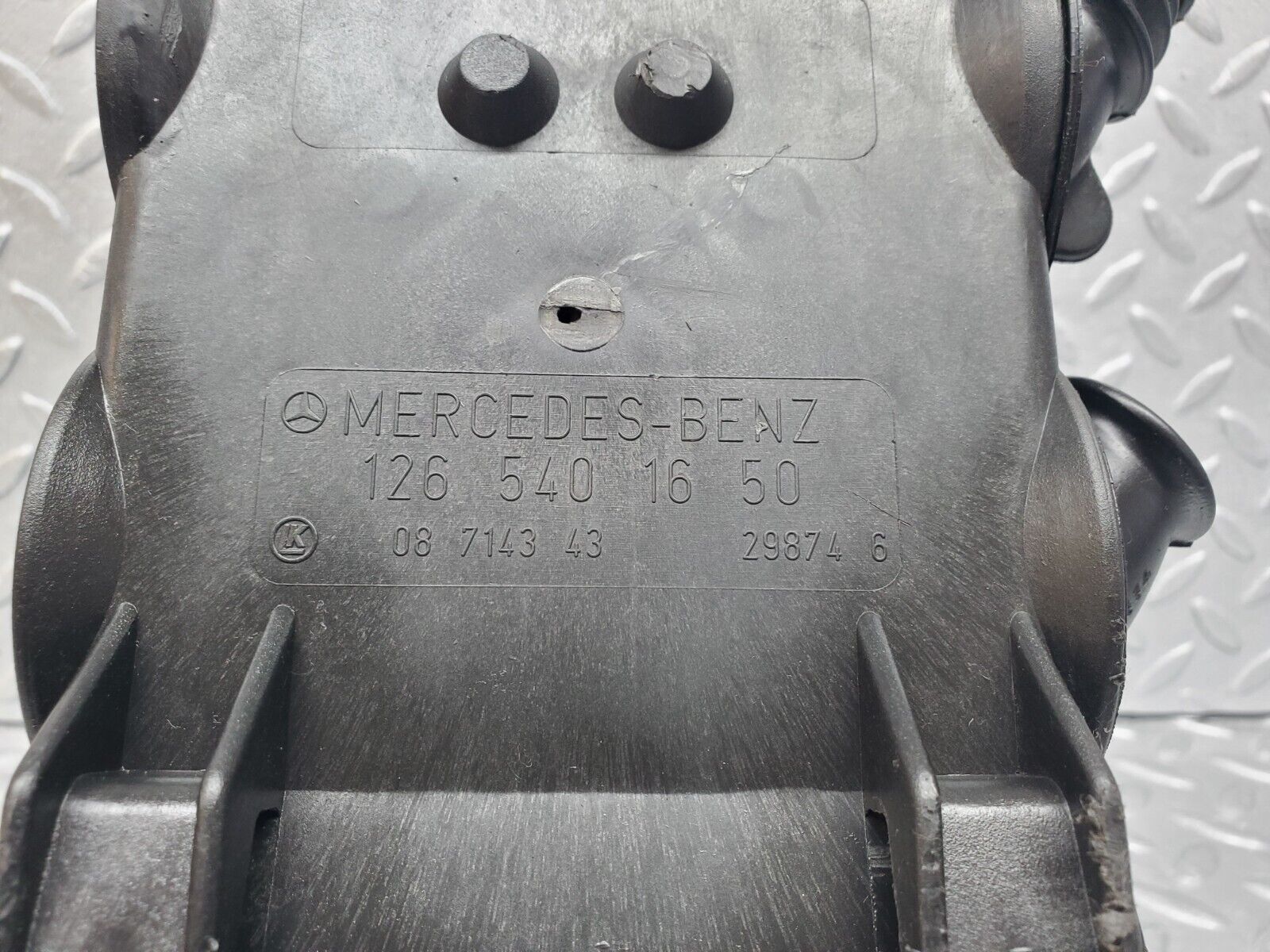 45722 Mercedes-Benz W126 420SE Fuse Box Housing 1265401650 1265400182