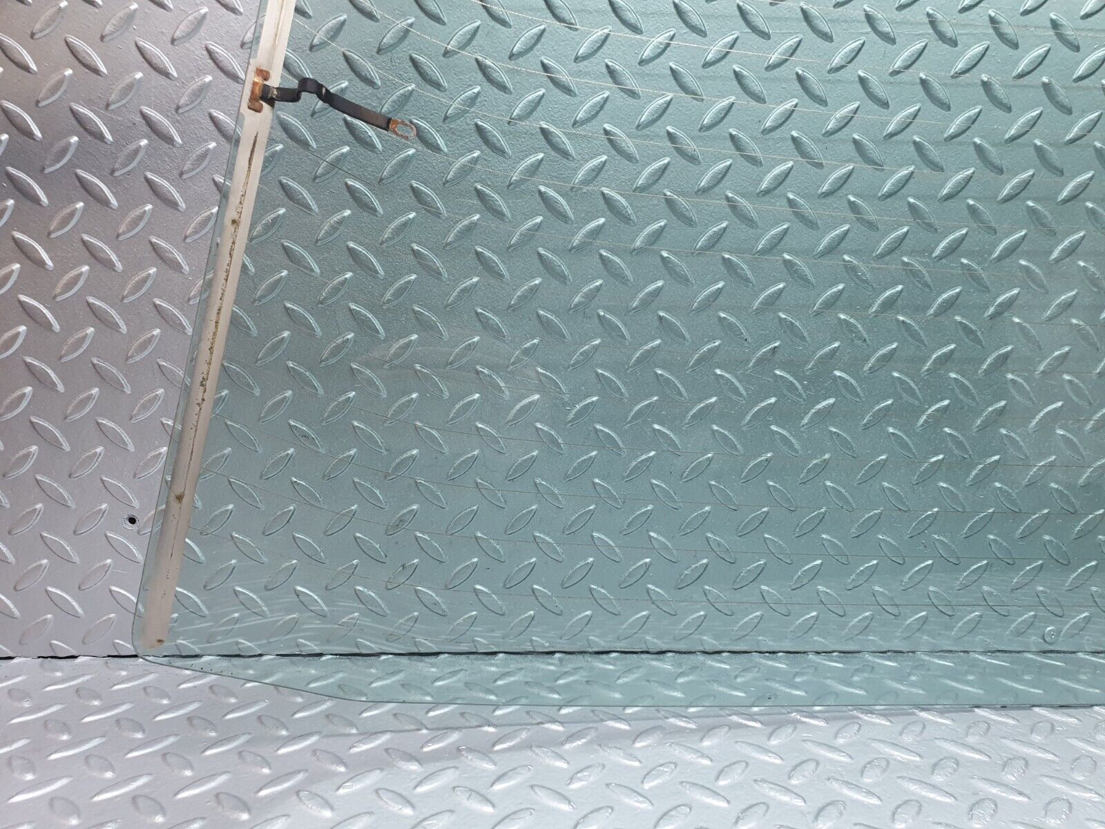 42919 Mercedes-Benz W201 190 2.0L Rear Heated Windscreen Glass