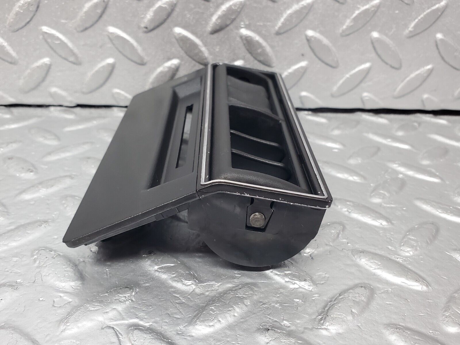 45584 Mercedes-Benz W126 420SE Centre Console Air Vent 1268300013