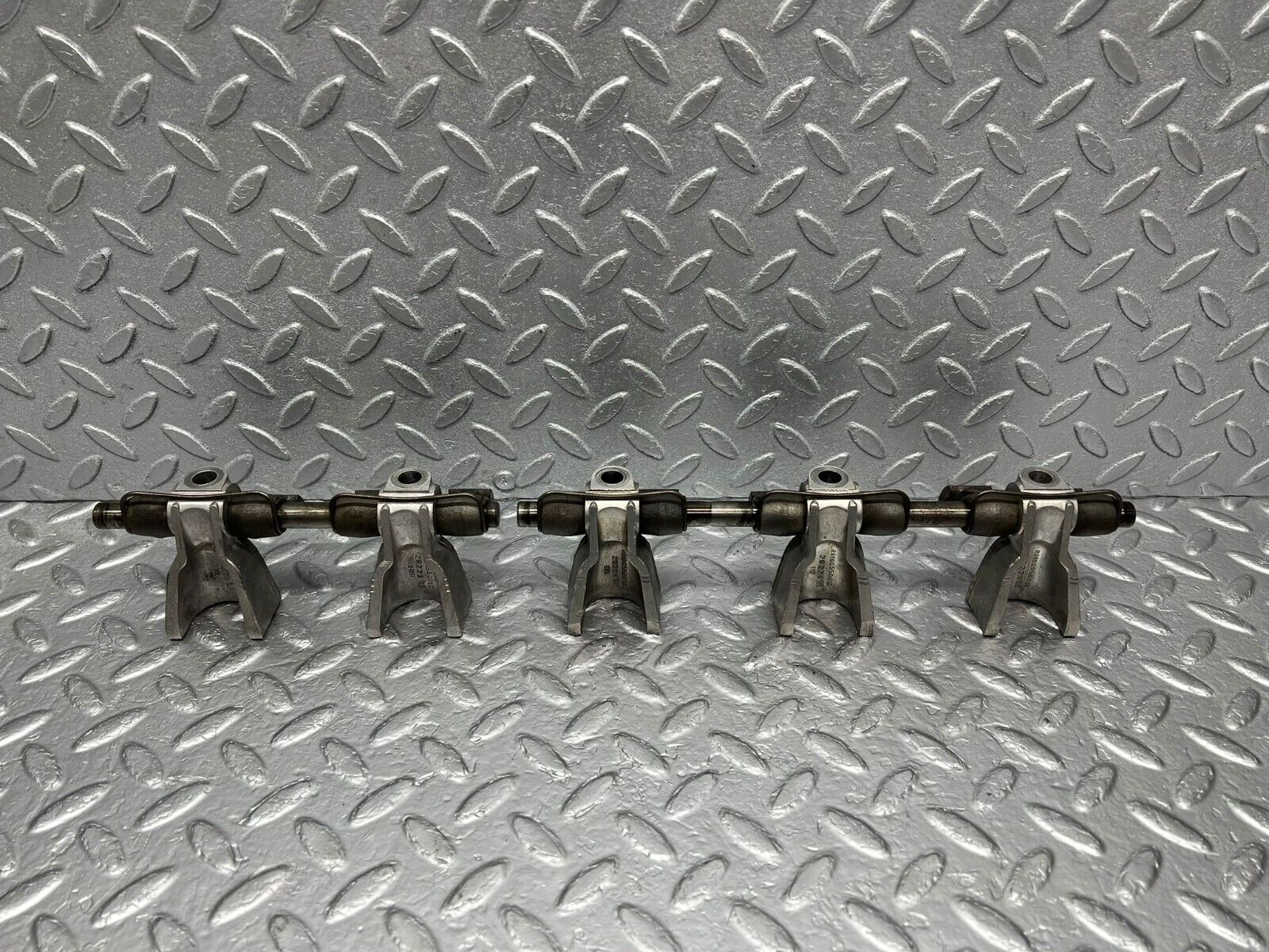 46326 Mercedes-Benz W123 300D Camshaft Rocker Arm 5 Cylinder 6160550010