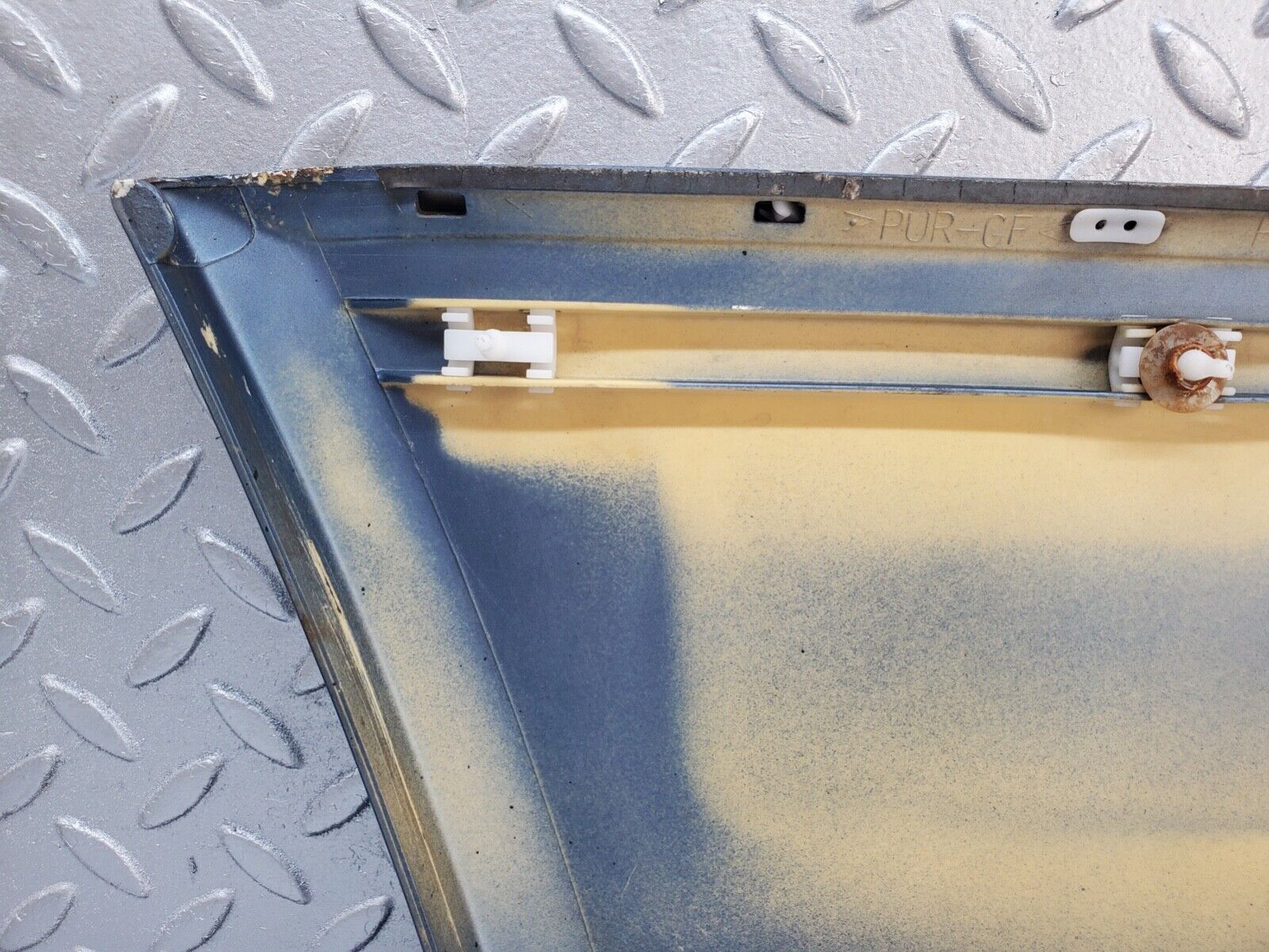 44645 Mercedes-Benz W124 220E Front Right Fender Wing Moulding Trim 1246901440