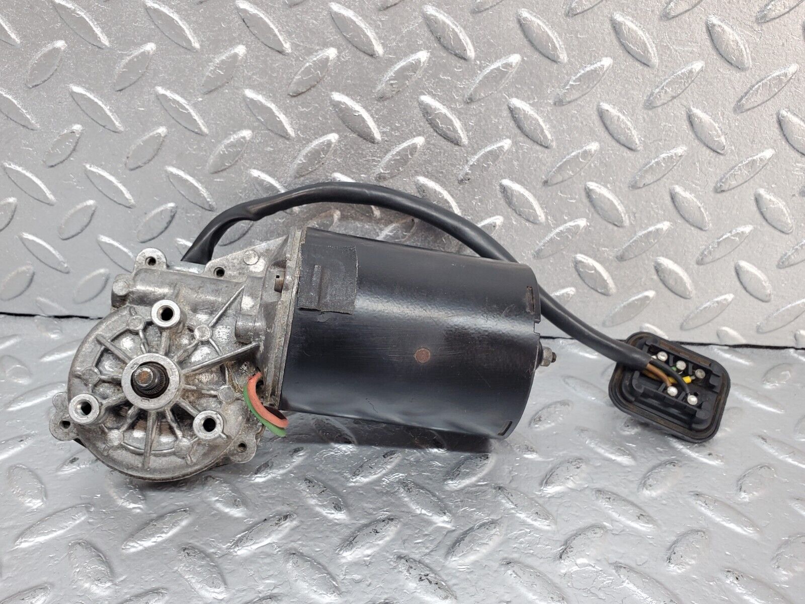 44424 Mercedes-Benz W123 280E Wiper Motor Bosch 0390341077