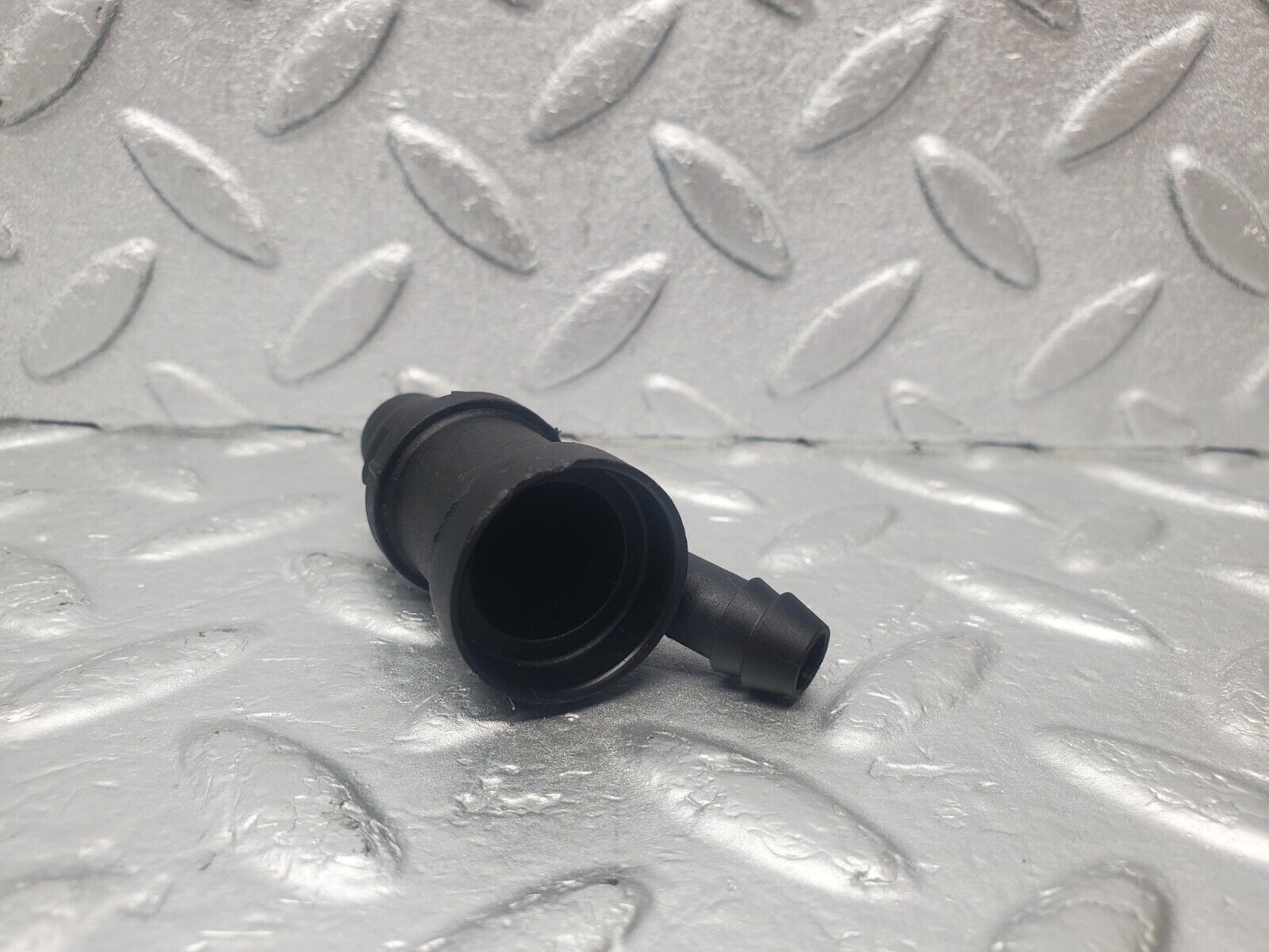 46040 Mercedes-Benz W126 420SE Fuel Injector Holder 2X